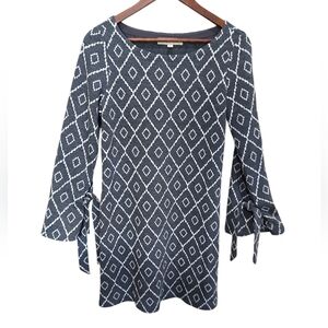 EUC LOFT Gray and White Diamond Tie Sleeve Shift Dress
